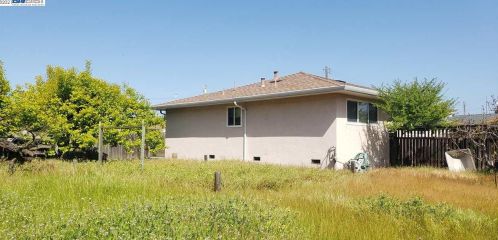896 Delano St, San Lorenzo CA  94580-1246 exterior