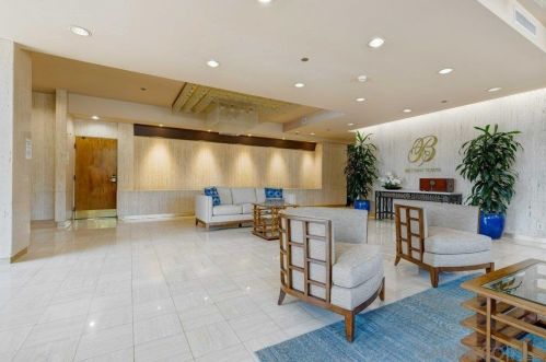 230 Laurel St, San Diego CA 92101-1461 exterior