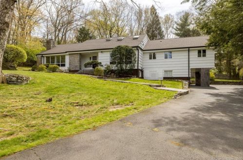 23 Brodwood Dr, Stamford, CT 06902-1719