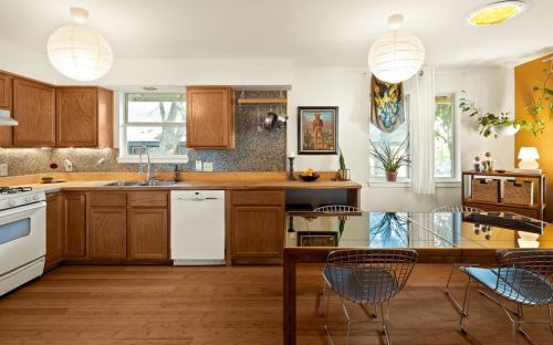 1121 Delano St, Austin TX 78721 exterior