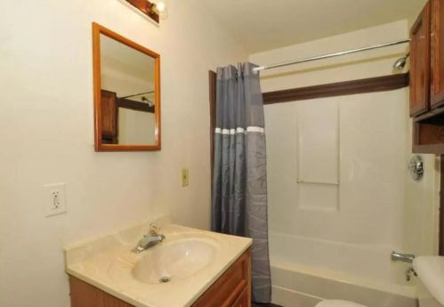 1600 35, Milwaukee WI 53215-1827 exterior