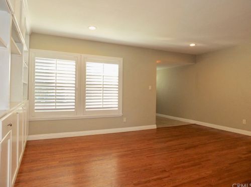 5421 Garford St, Long Beach, CA 90815-3006