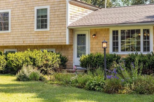 303 Pinewood Dr, Hopkinton, NH 03229-3142