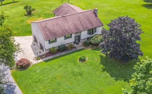 433 Spiering Hill Ct, New Kensington, PA 15068-2316