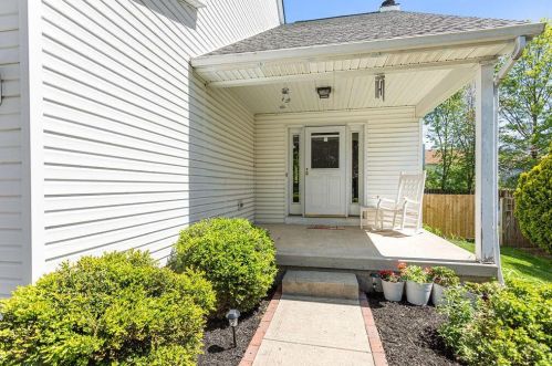 2608 Imperial Way Dr, Darbydale, OH 43123-1261