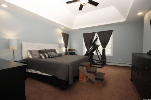 656 Sandra Ave, West Islip NY  11795-2524 exterior