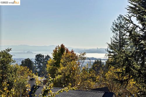 210 Amherst Ave, Berkeley CA 94708-1001 exterior