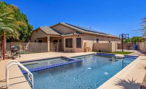 1040 Pueblo St, Gilbert, AZ 85233-8102