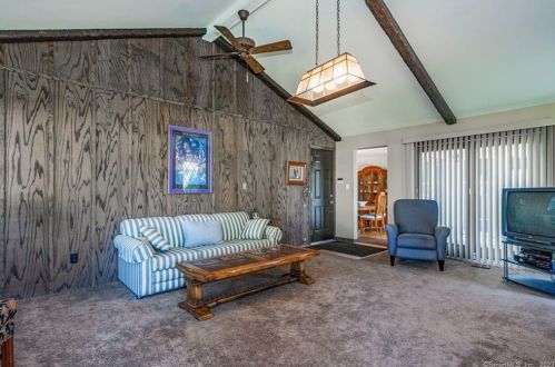 155 Greenbriar Rd, Meriden CT 06450-6810 exterior