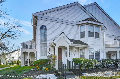 251 Tulip Ln, East Freehold, NJ 07728-4107