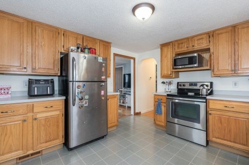 200 Island Pond Rd, Springfield MA  01118-1034 exterior