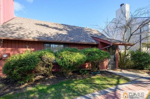 16 Sudbury Ct, East Brunswick, NJ 08816-3684