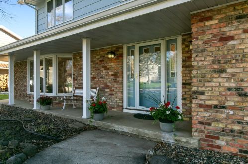 5509 Valley Ln, Minneapolis, MN 55439-1238