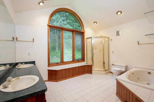 60 Bryant Pond Rd, Tompkins Corners NY  10579-2405 exterior