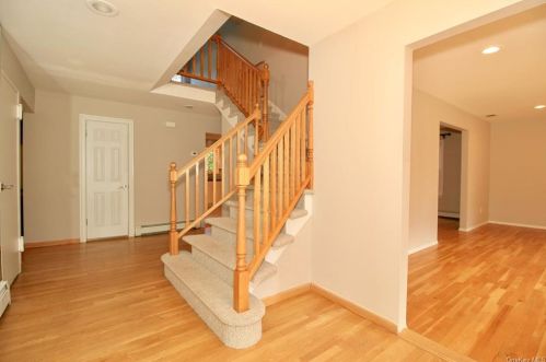 18 Roland Dr, White Plains, NY 10605-5407