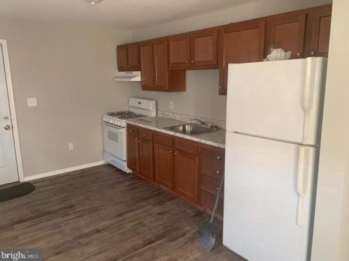 27 Wood St, West Deptford NJ  08066-1444 exterior