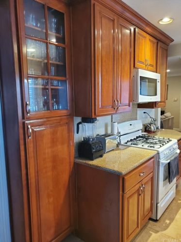 1030 Paula Dr, Fullerton CA 92833-3552 exterior