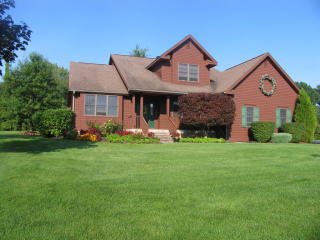 8 Catallo Dr, Waterford, NY 12188-1704