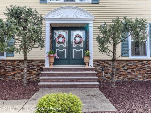 14 Jennifer Dr, Holmdel Village, NJ 07733-1619