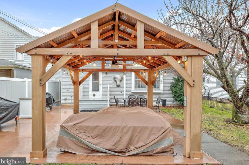 239 High St, Hummelstown PA  17036-2406 exterior