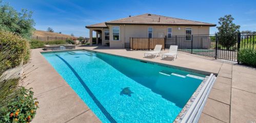 3959 Skyhawk Ln, Vacaville CA  95688-9516 exterior