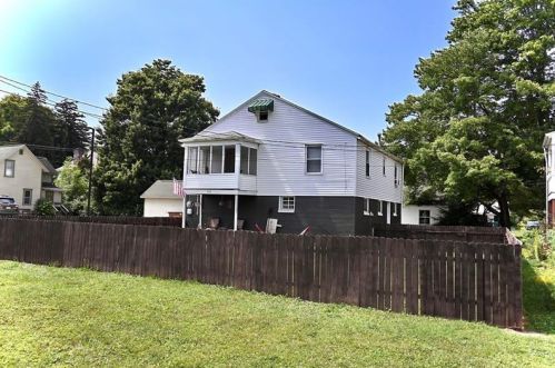 109 Walnut St, Ligonier, PA 15658-1029