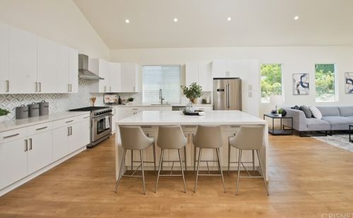 5907 Encino Ave, Van Nuys, CA 91316-1221