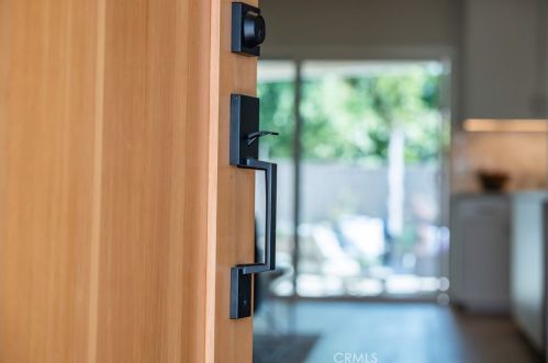 6464 Firmament Ave, Van Nuys CA  91406-6218 exterior