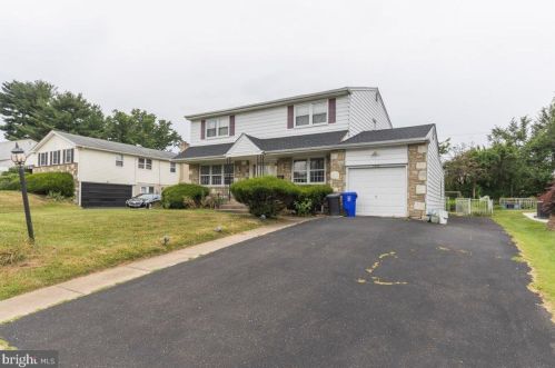 7606 Oak Lane Rd, Cheltenham, PA 19012-1011