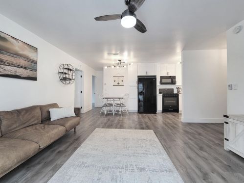 4791 Calle Los Santos, Oceanside CA  92057-5926 exterior