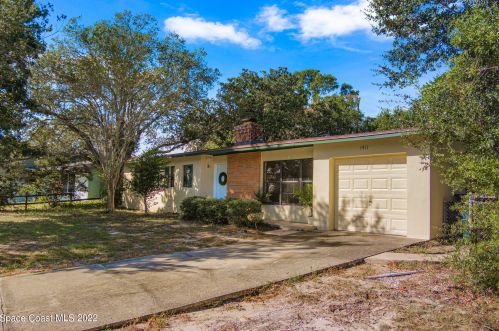 1411 Crest Dr, Titusville, FL 32780-4375