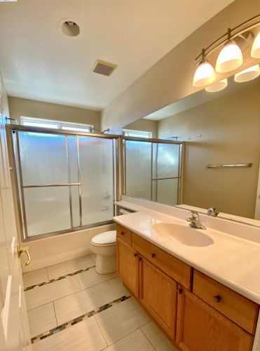 1480 Red Ribbons Ln, Manteca CA  95337-7925 exterior