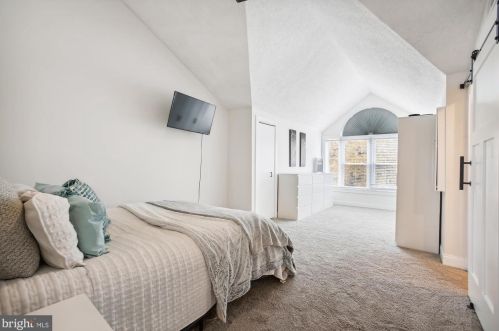 7604 Lakeside Village Dr, Falls Church VA  exterior