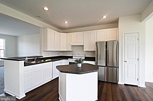 243 Robins Way, Woodstock, VA 22664-2083