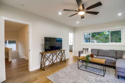 3124 Dumas St, San Diego CA 92106-1318 exterior