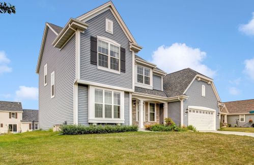 1910 Tumbleweed Cir, West Bend WI  53095-8561 exterior