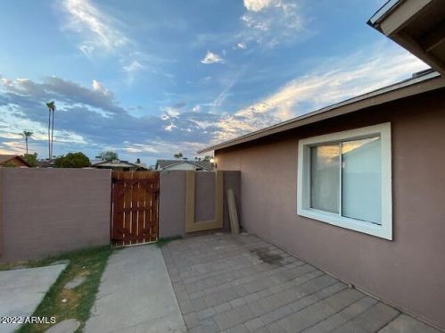5245 Country Gables Dr, Glendale AZ  85306-3921 exterior