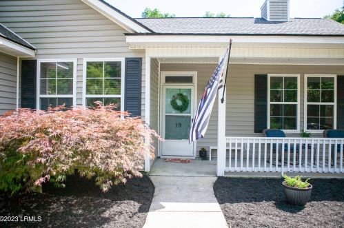 19 Lucerne Ave, Beaufort, SC 29907-1343