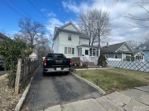 712 Center St, Green Brook NJ  08812-1512 exterior