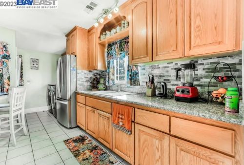 2708 Humboldt Ave, Oakland CA  94602-3635 exterior