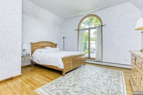 7 Heather Ln, Ridgewood NJ  07452-2835 exterior