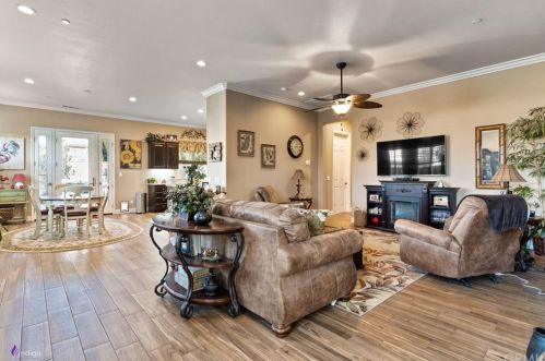 6019 Dubois Pl, Bakersfield CA  93306-7590 exterior