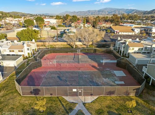 27116 Crossglade Ave, Santa Clarita CA  91351-3371 exterior