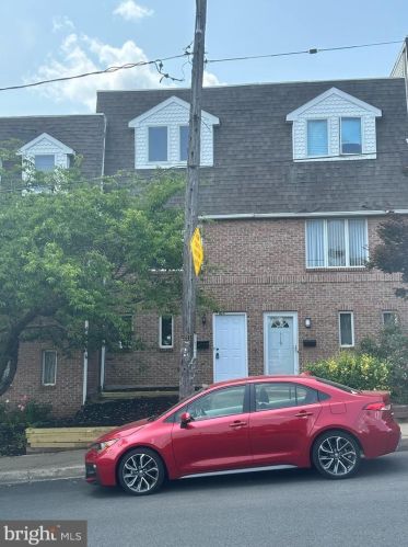 517 Jackson St, Wilmington, DE 19805-3240