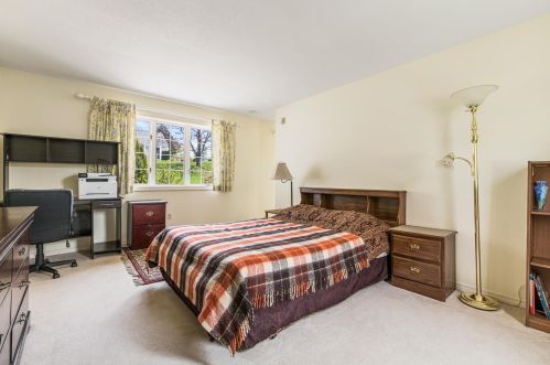 124 Hilltop Pl, New London NH  03257-5412 exterior