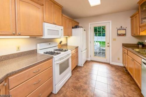 502 Ridge Rd, West Milford NJ  07480-1940 exterior