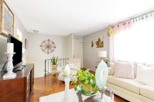 137-32 160th St, Jamaica, NY 11434-1107