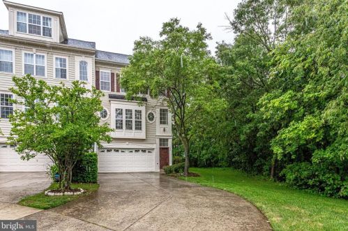 2050 Capstone Cir, Herndon VA  20170-5906 exterior