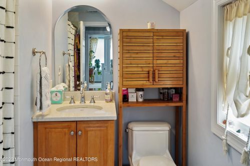 17 Grant Pl, Tinton Falls NJ  07701-2117 exterior