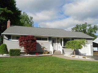 6 Eden Ln, Albany, NY 12211-2206